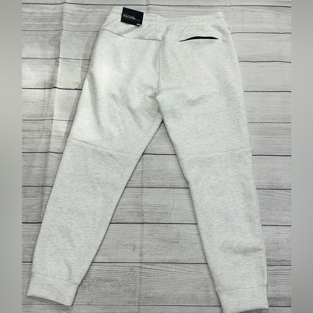 AE 24/7 Jogger - Picture 2 of 3